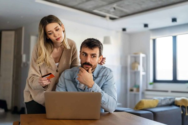 Est-il possible d'accéder à un compte bancaire en ligne sans fournir de justificatif ?